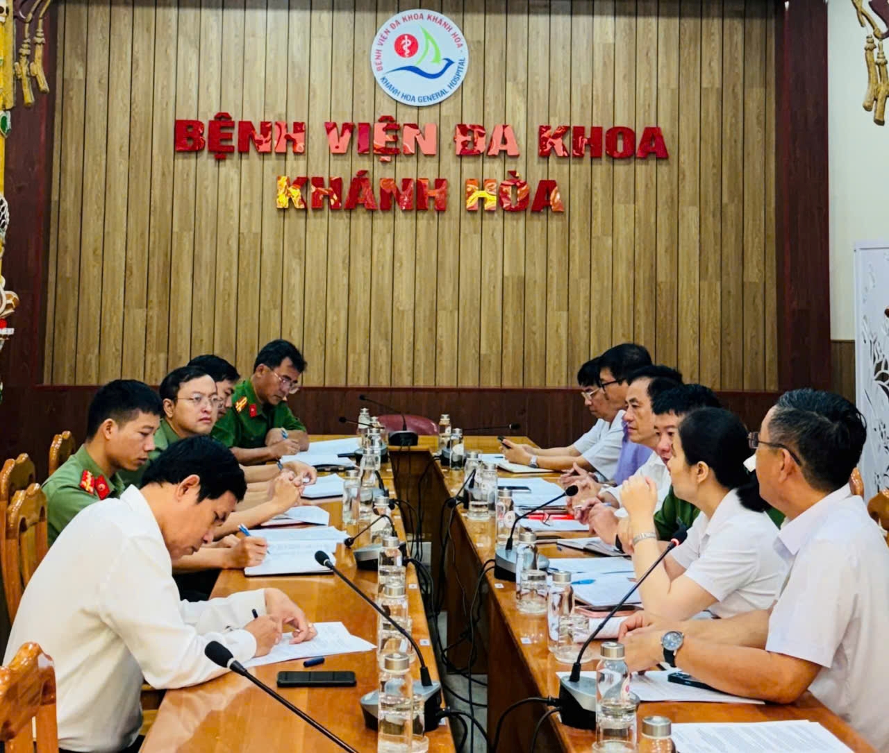Phối hợp triển khai kế hoạch đảm bảo an ninh trật tự tại Bệnh viện đa khoa Khánh Hòa