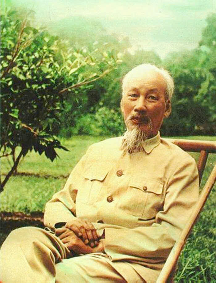 Hướng về kỷ niệm 136 năm Ngày sinh của Chủ tịch Hồ Chí Minh