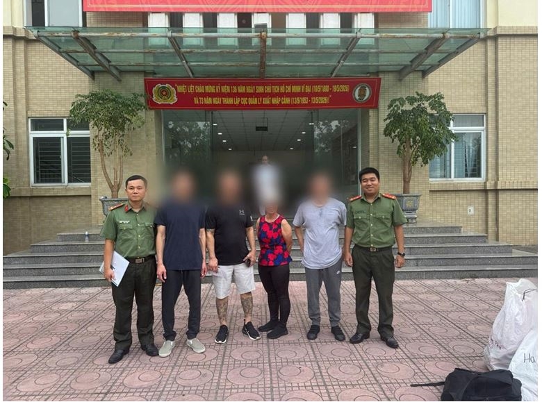 Công an tỉnh Khánh Hòa tiếp nhận các công dân bị phía nước ngoài không cho cư trú