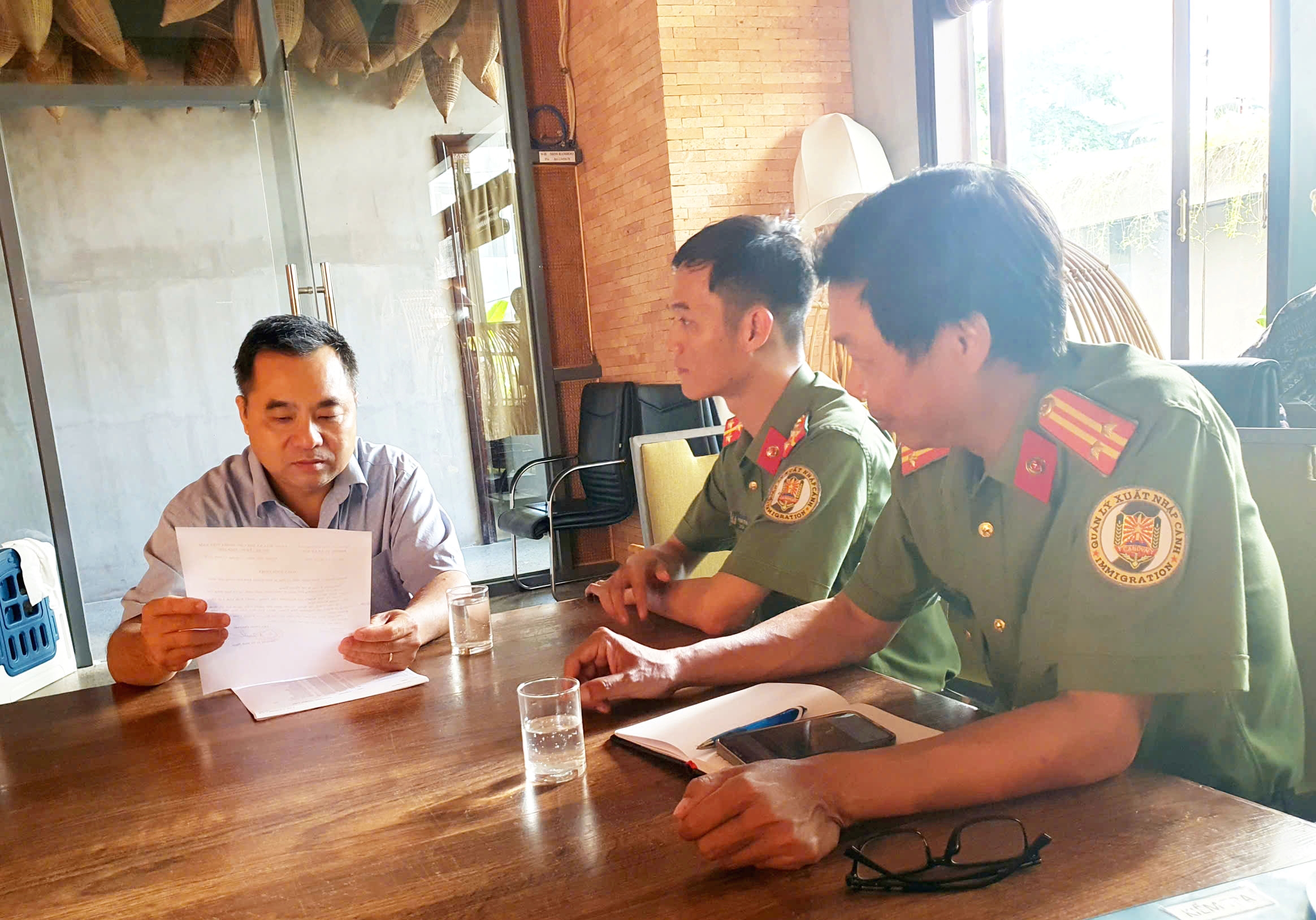 Đẩy mạnh tuyên truyền, hướng dẫn cơ sở lưu trú khai báo tạm trú cho người nước ngoài