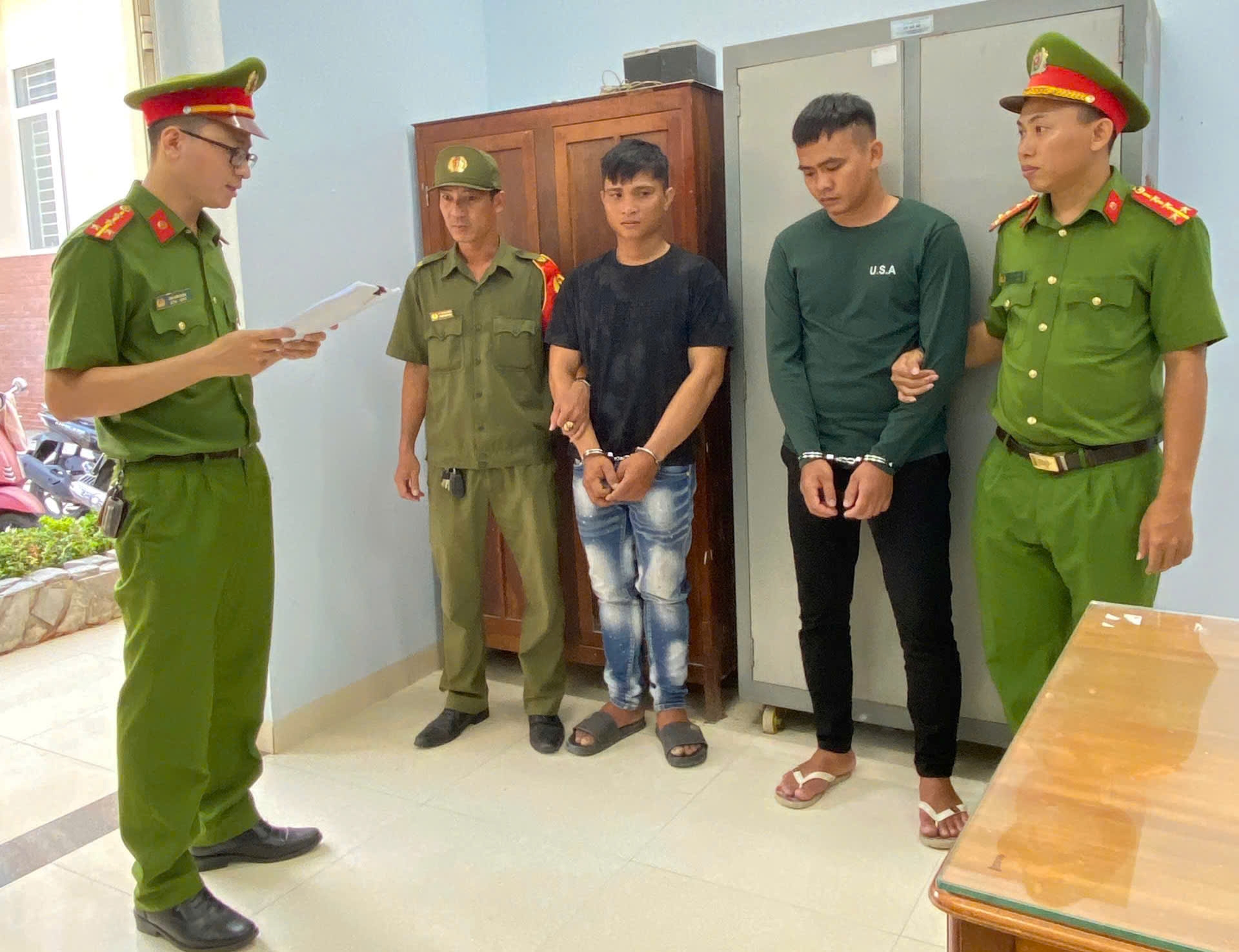 ‘’Được nhờ đi giải quyết mâu thuẫn’’, 02 thanh niên bị bắt tạm giam về hành vi cố ý gây thương tích