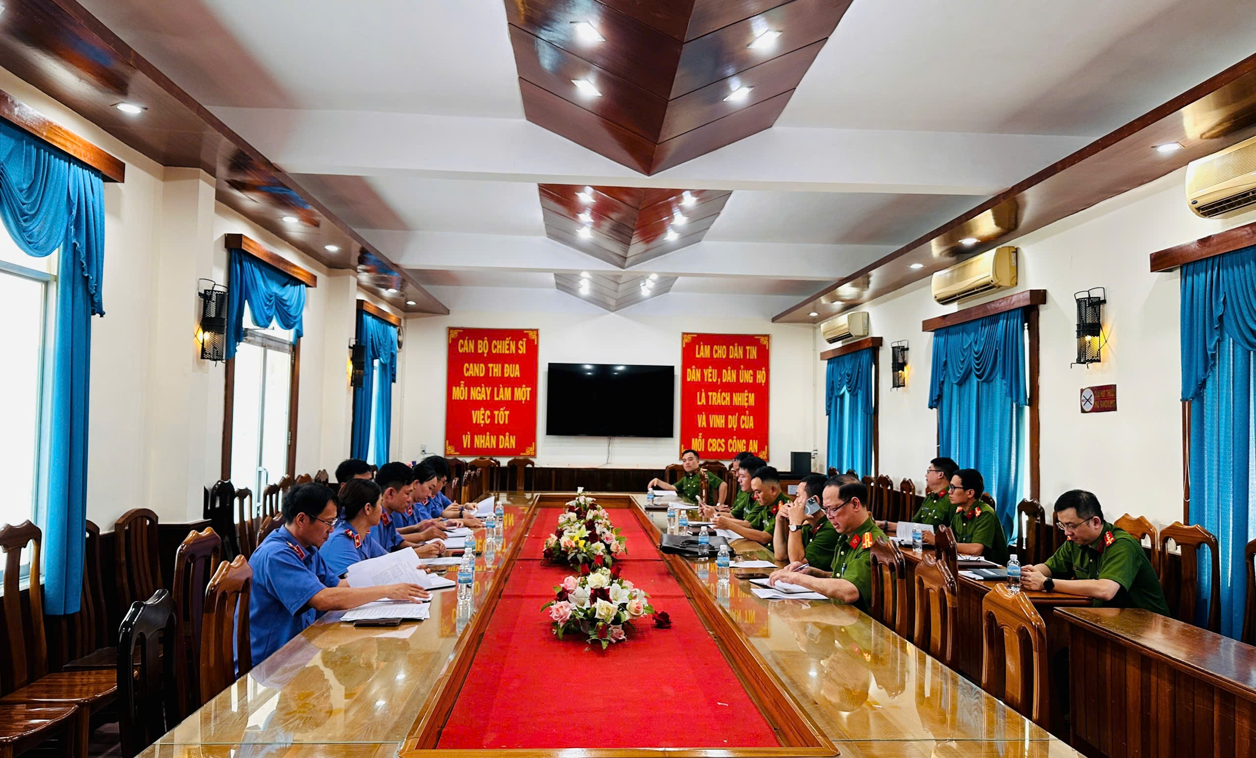 Tổ chức Đoàn kiểm sát việc tiếp nhận, giải quyết nguồn tin về tội phạm tại Công an các phường Nha Trang, Bắc Nha Trang, Nam Nha Trang và Tây Nha Trang