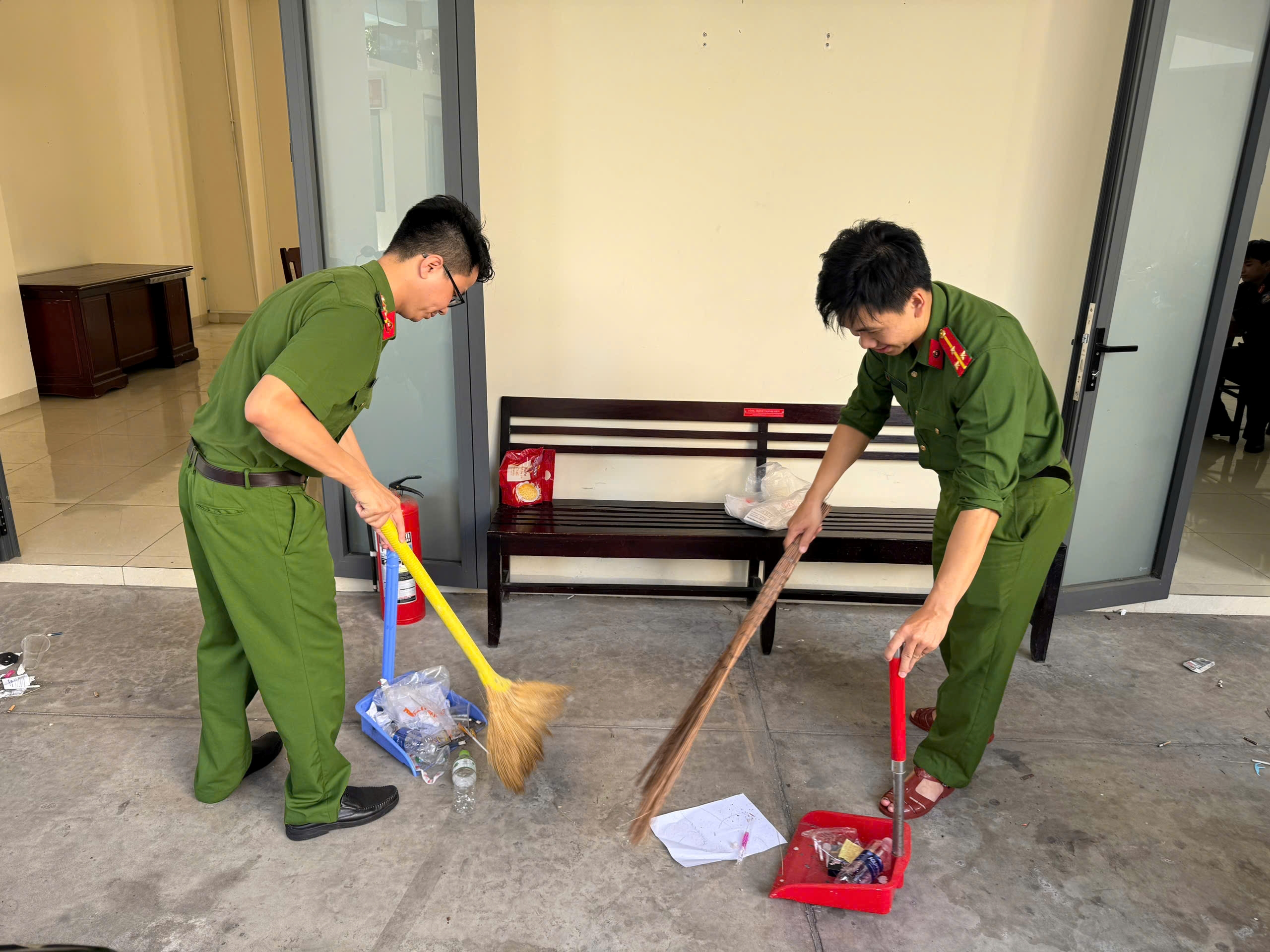 Đoàn cơ sở Văn phòng Cơ quan Cảnh sát điều tra Công an tỉnh Khánh Hòa ra quân hưởng ứng 
