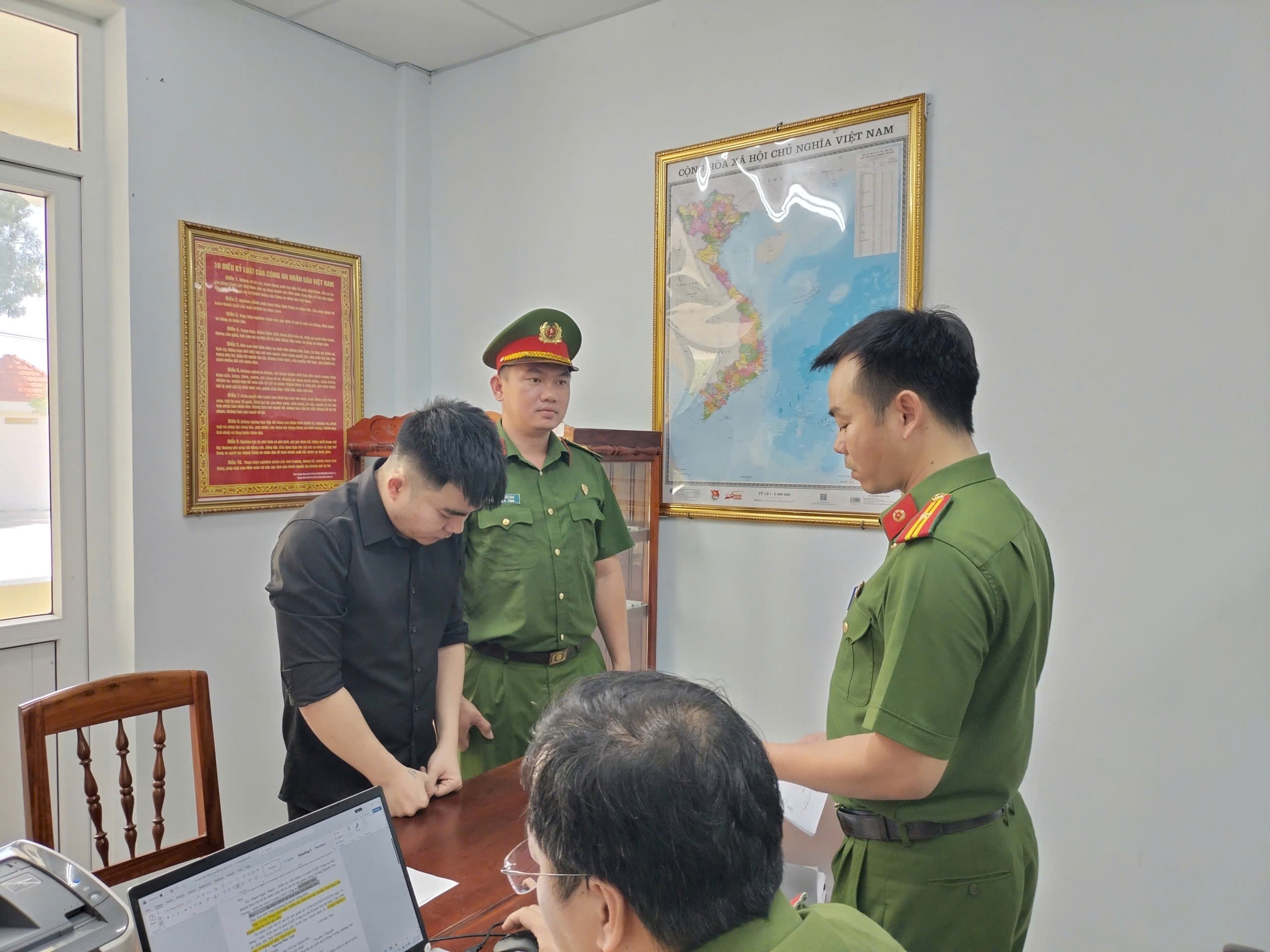 Khởi tố vụ án, khởi tố 01 bị can về tội “Tham ô tài sản” xảy ra tại Cửa hàng FPT Shop, phường Cam Ranh