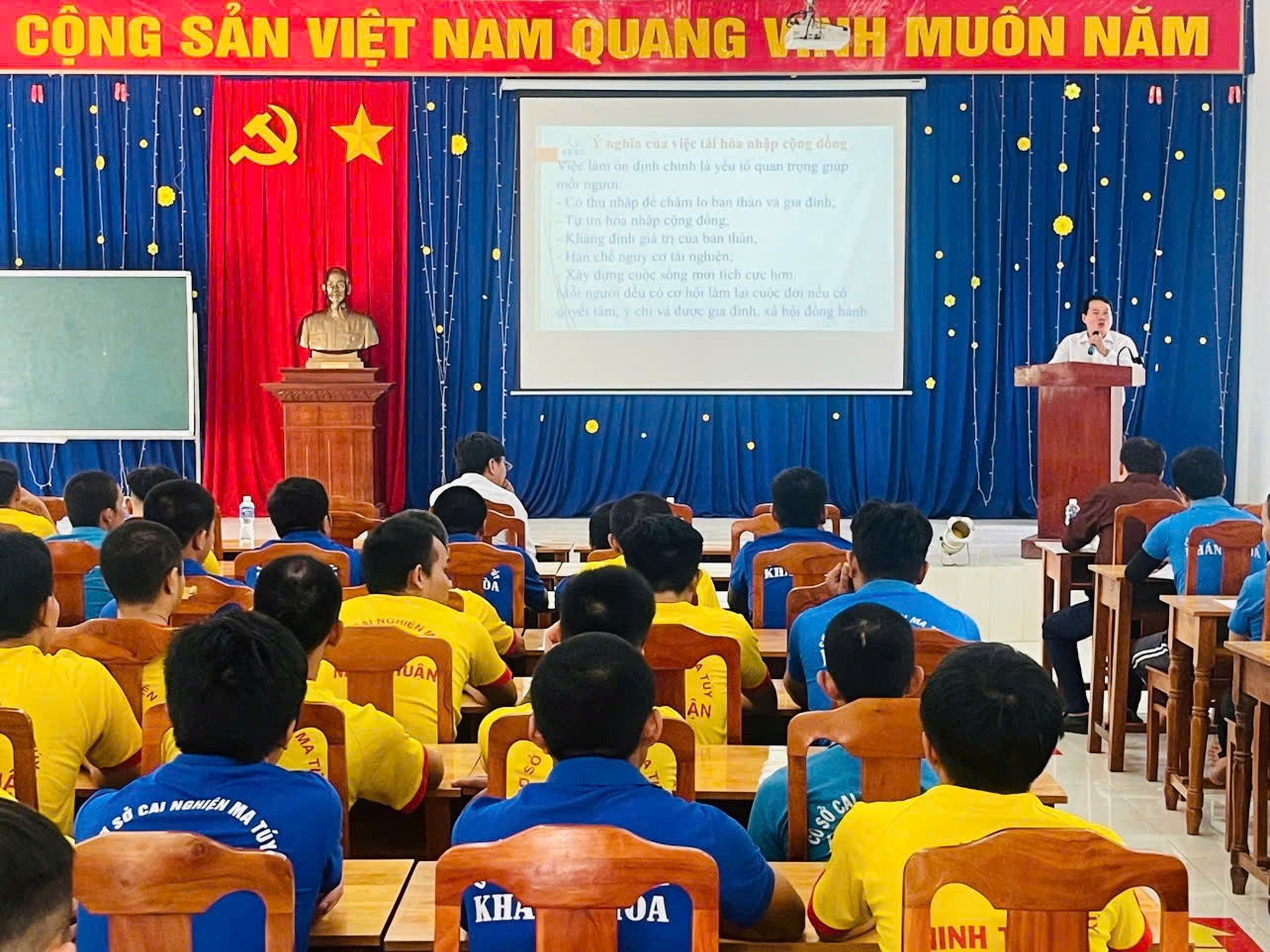Cơ sở Cai nghiện ma túy số 2: Tổ chức Hội nghị tư vấn, giới thiệu việc làm và định hướng nghề nghiệp cho người cai nghiện ma túy chuẩn bị tái hòa nhập cộng đồng.