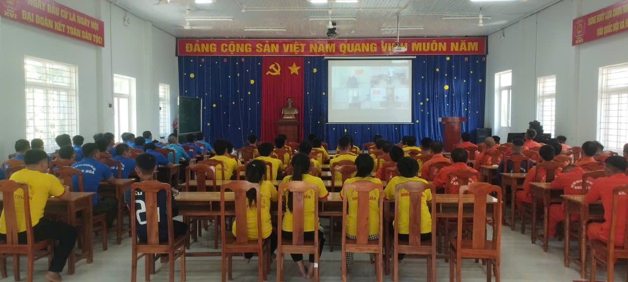 Cơ sở cai nghiện ma túy số 2: Tổ chức cho học viên theo dõi phiên tòa trực tuyến về tội tàng trữ trái phép chất ma túy