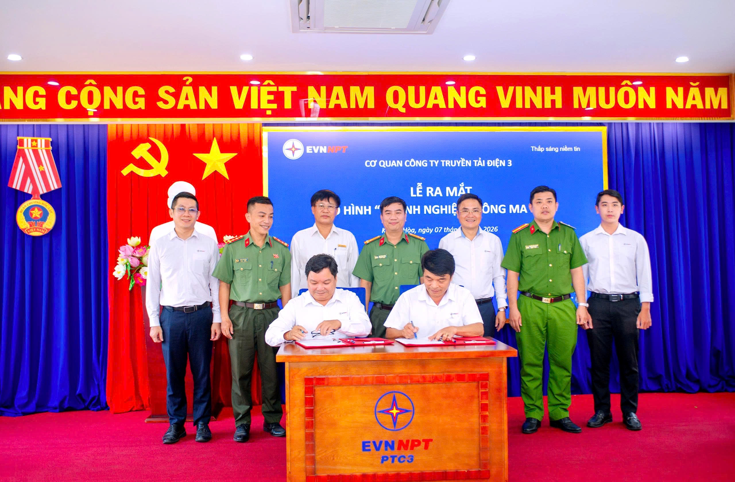 Ra mắt Mô hình 