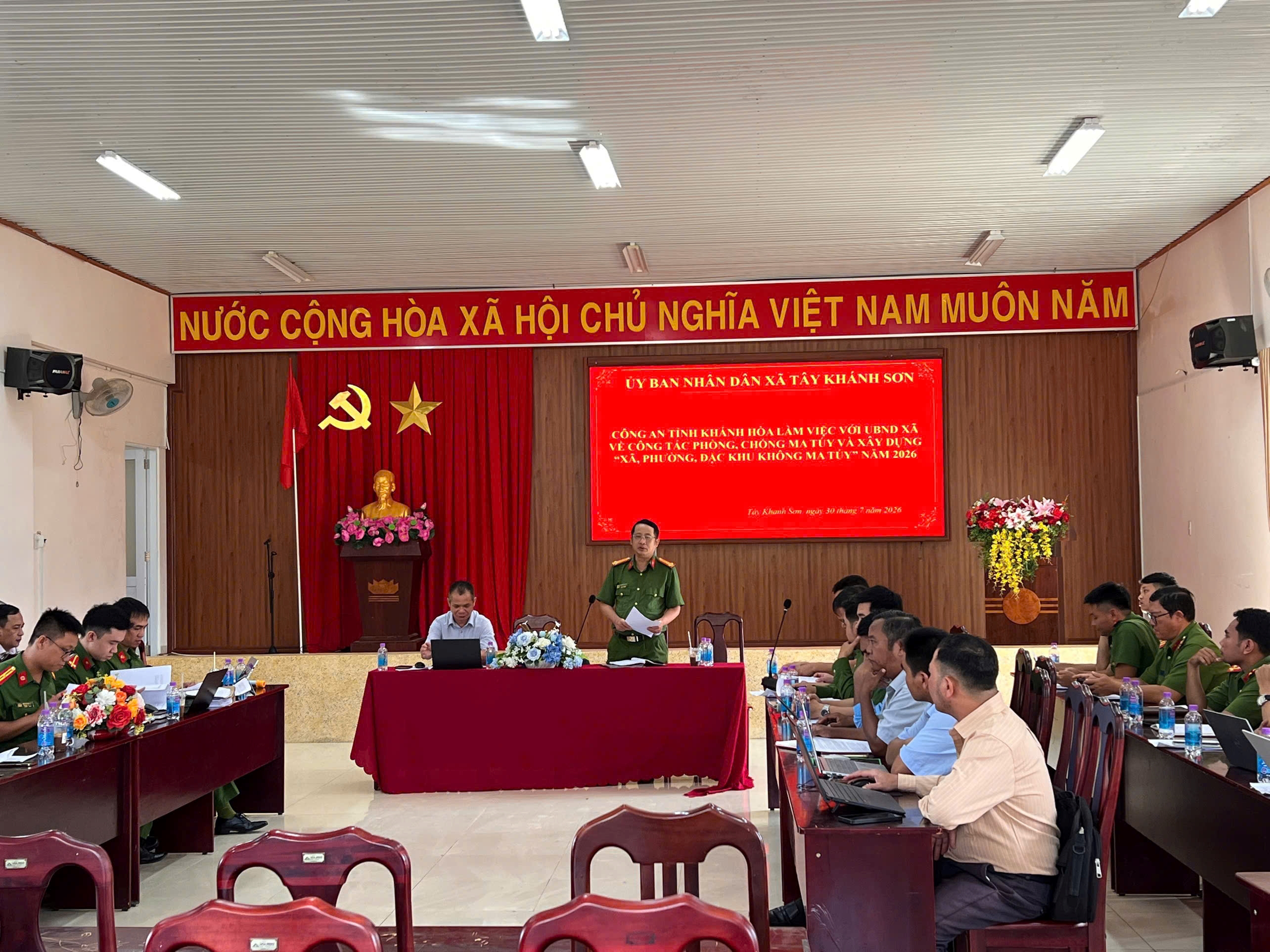 Công an tỉnh Khánh Hòa làm việc với UBND các xã về công tác phòng, chống ma túy và 