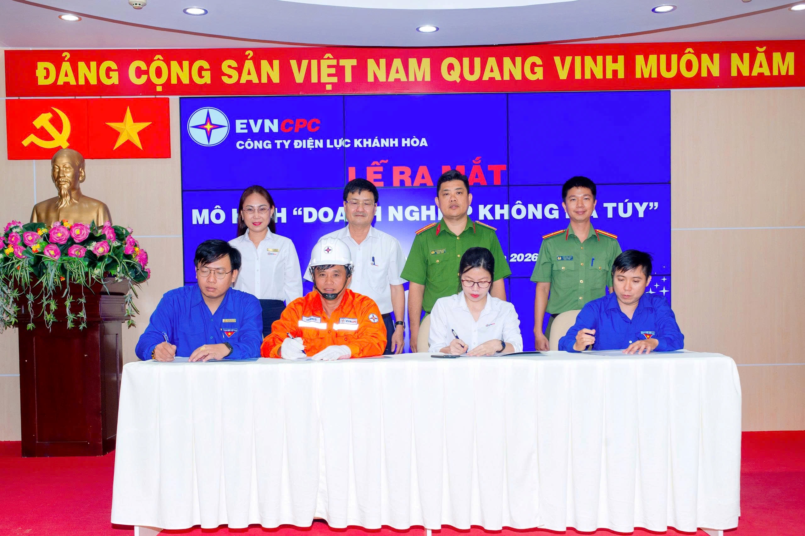 Công an tỉnh Khánh Hòa tuyên truyền pháp luật về ma túy tại Điện lực Khánh Hòa