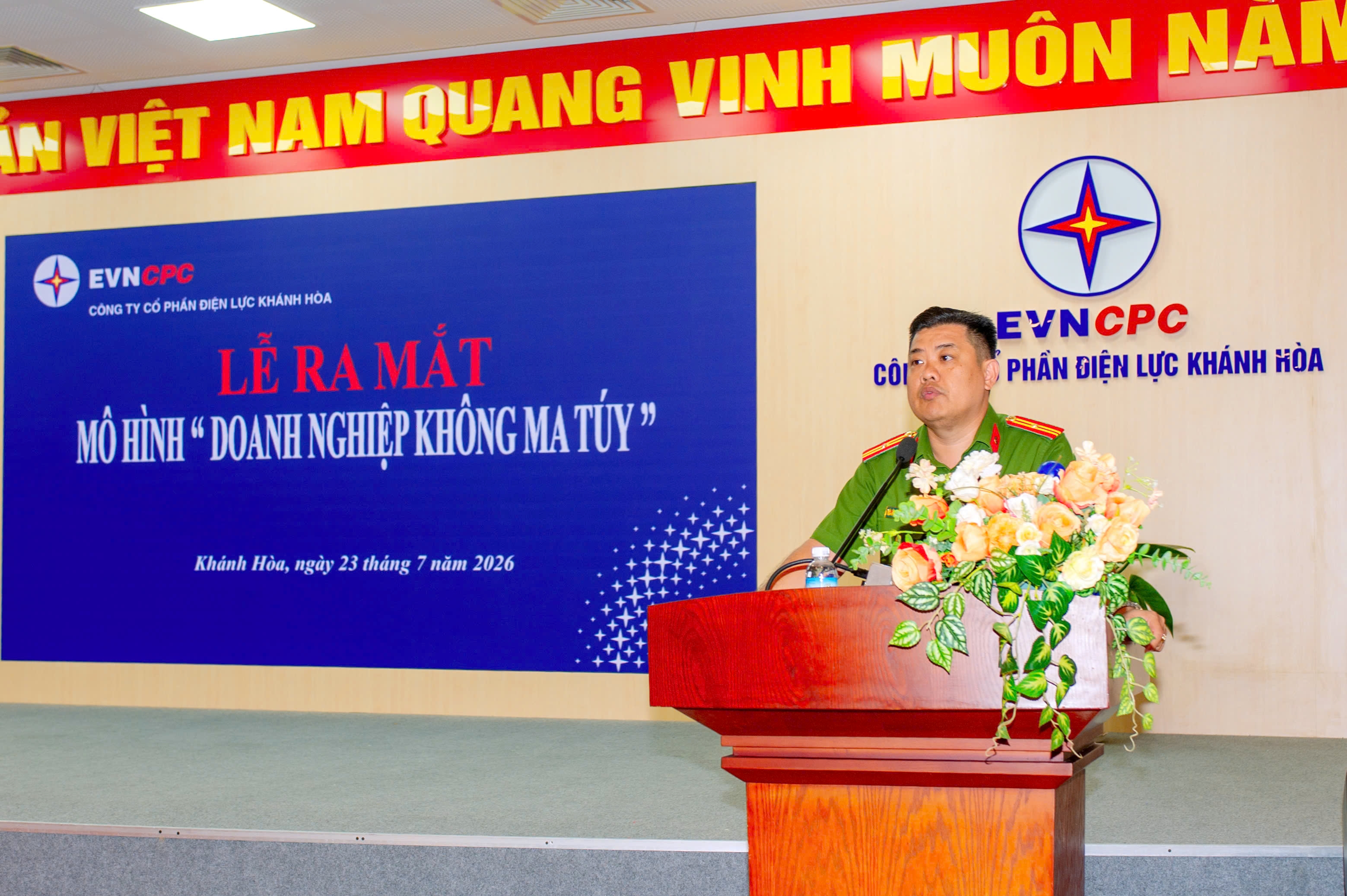 Ra mắt Mô hình 