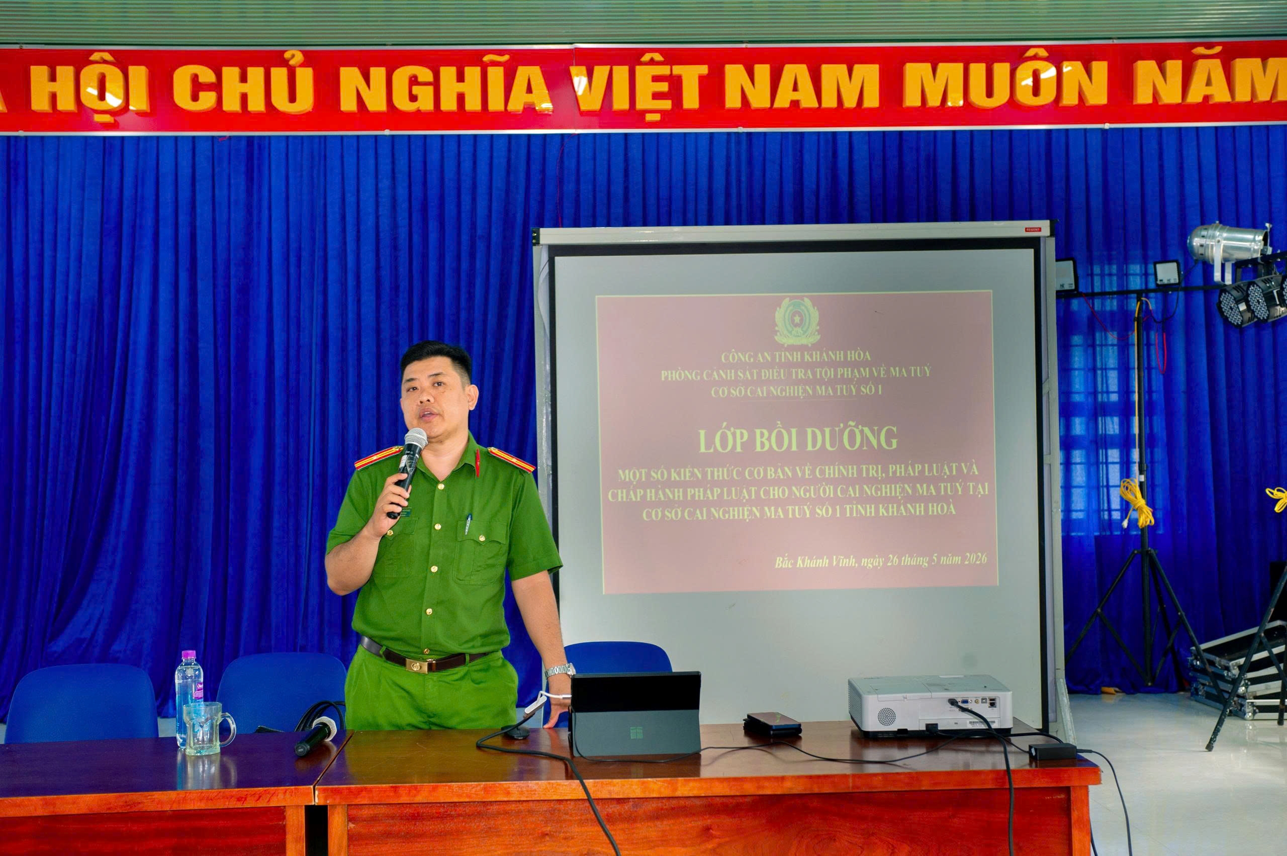 Cơ sở cai nghiện ma túy số 1 tỉnh Khánh Hòa bồi dưỡng kiến thức pháp luật cho học viên.