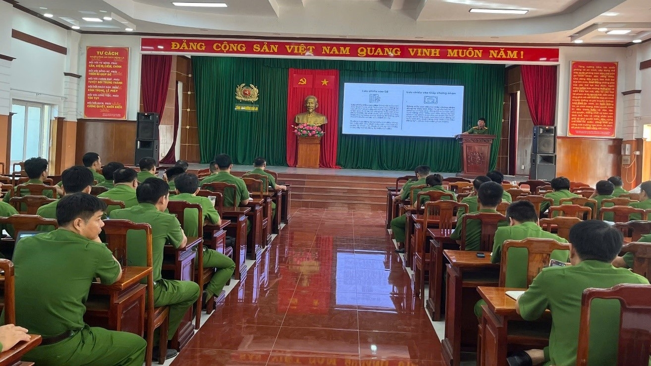 Công an tỉnh Khánh Hòa tổ chức tập huấn nghiệp vụ đăng ký, quản lý con dấu cho Công an cấp xã
