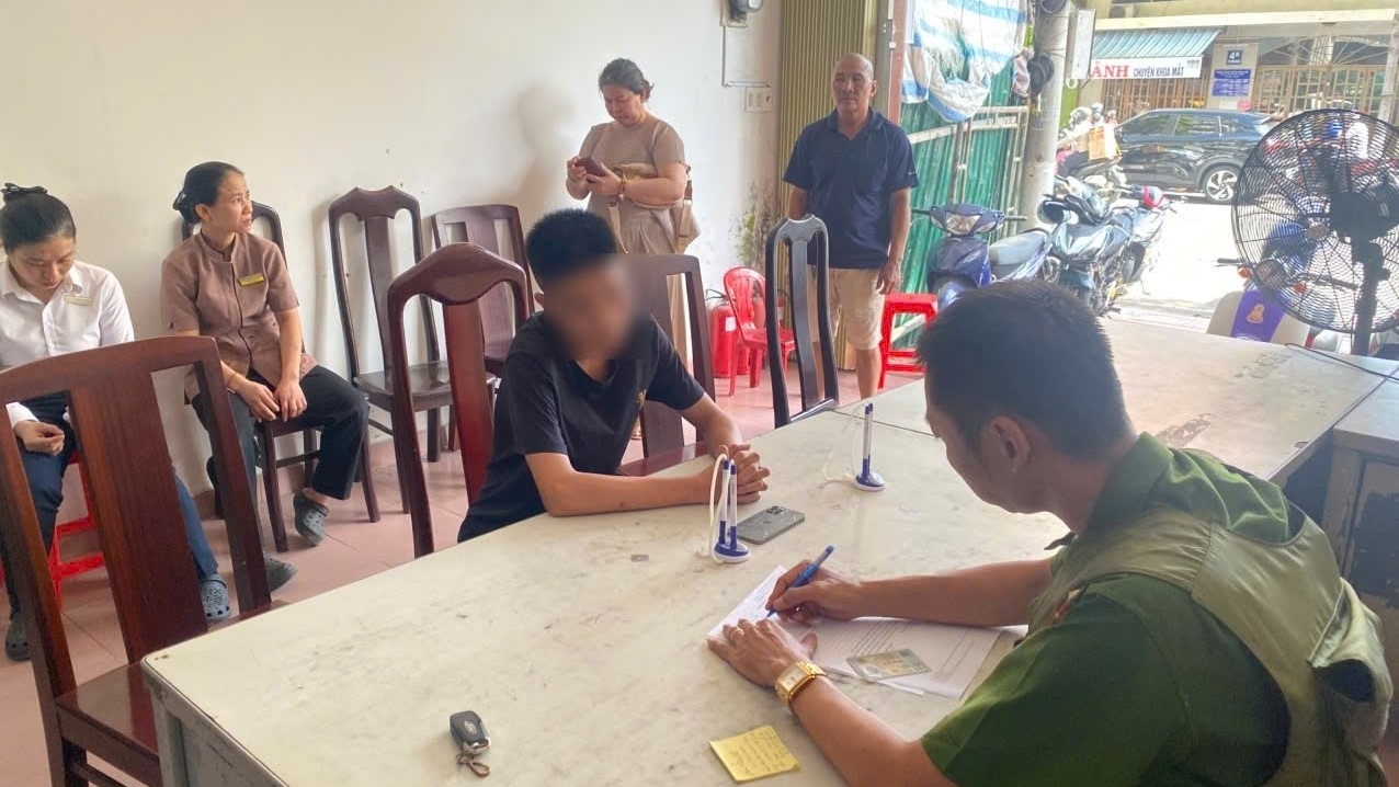 Cảnh sát phản ứng nhanh 113 ngăn chặn nam thanh niên có hành vi đập phá tài sản