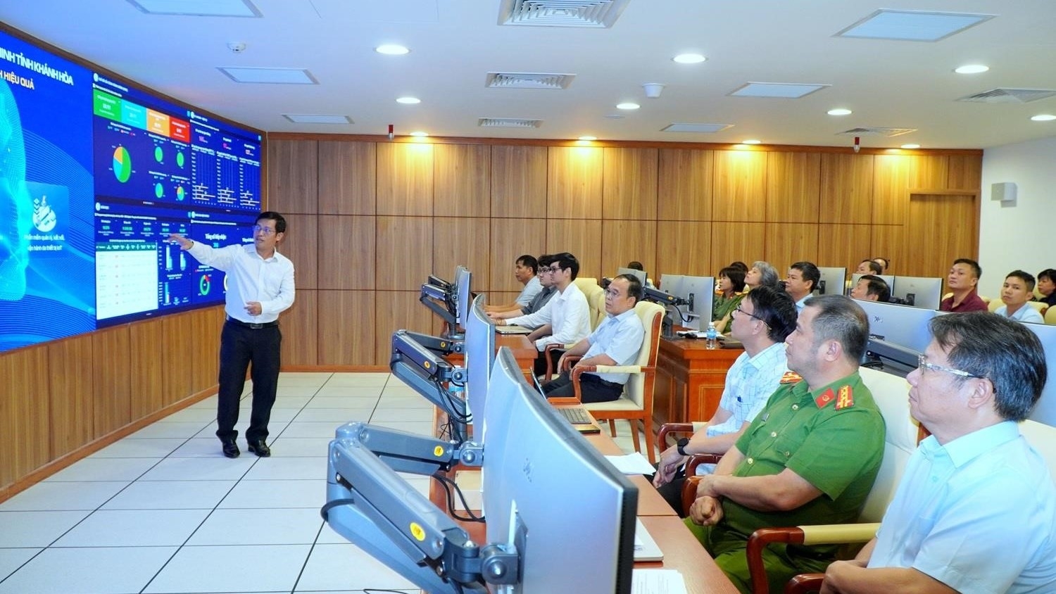 Phó Chủ tịch UBND tỉnh Nguyễn Thanh Hà kiểm tra Trung tâm IOC Khánh Hòa