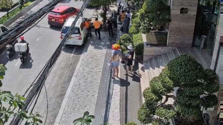 Cảnh sát 113 ngăn chặn vụ tài xế taxi đánh nhau do mâu thuẫn trong việc tranh giành khách