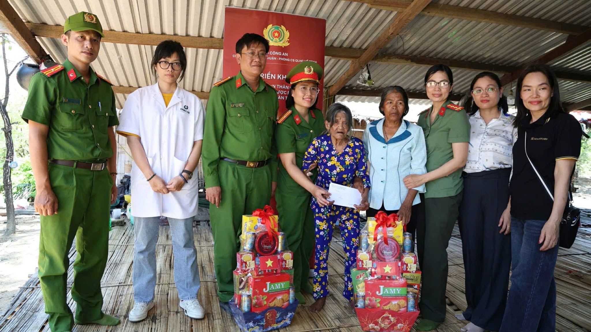 Công an Khánh Hòa khẩn trương rà soát, xác minh thông tin thân nhân liệt sĩ phục vụ thu nhận ADN