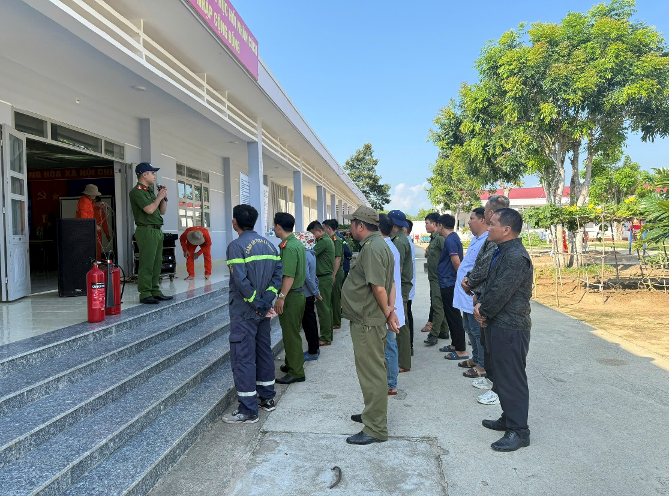 Tổ chức huấn luyện nghiệp vụ và thực tập phương án chữa cháy, cứu nạn, cứu hộ tại Cơ sở cai nghiện ma túy số 1 tỉnh Khánh Hòa