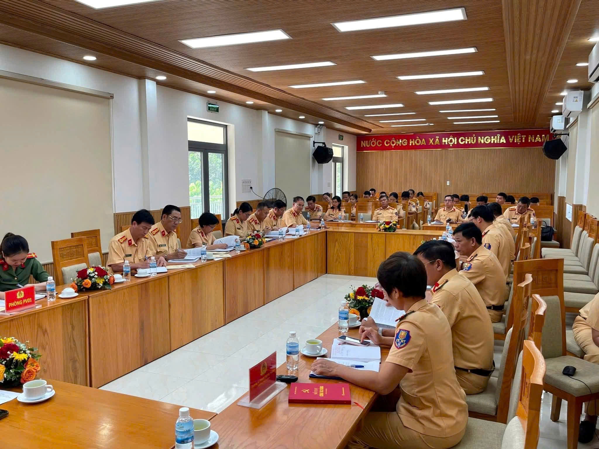 Phòng Cảnh sát giao thông Công an tỉnh Khánh Hòa triển khai ”100 ngày” làm sạch dữ liệu đăng ký xe