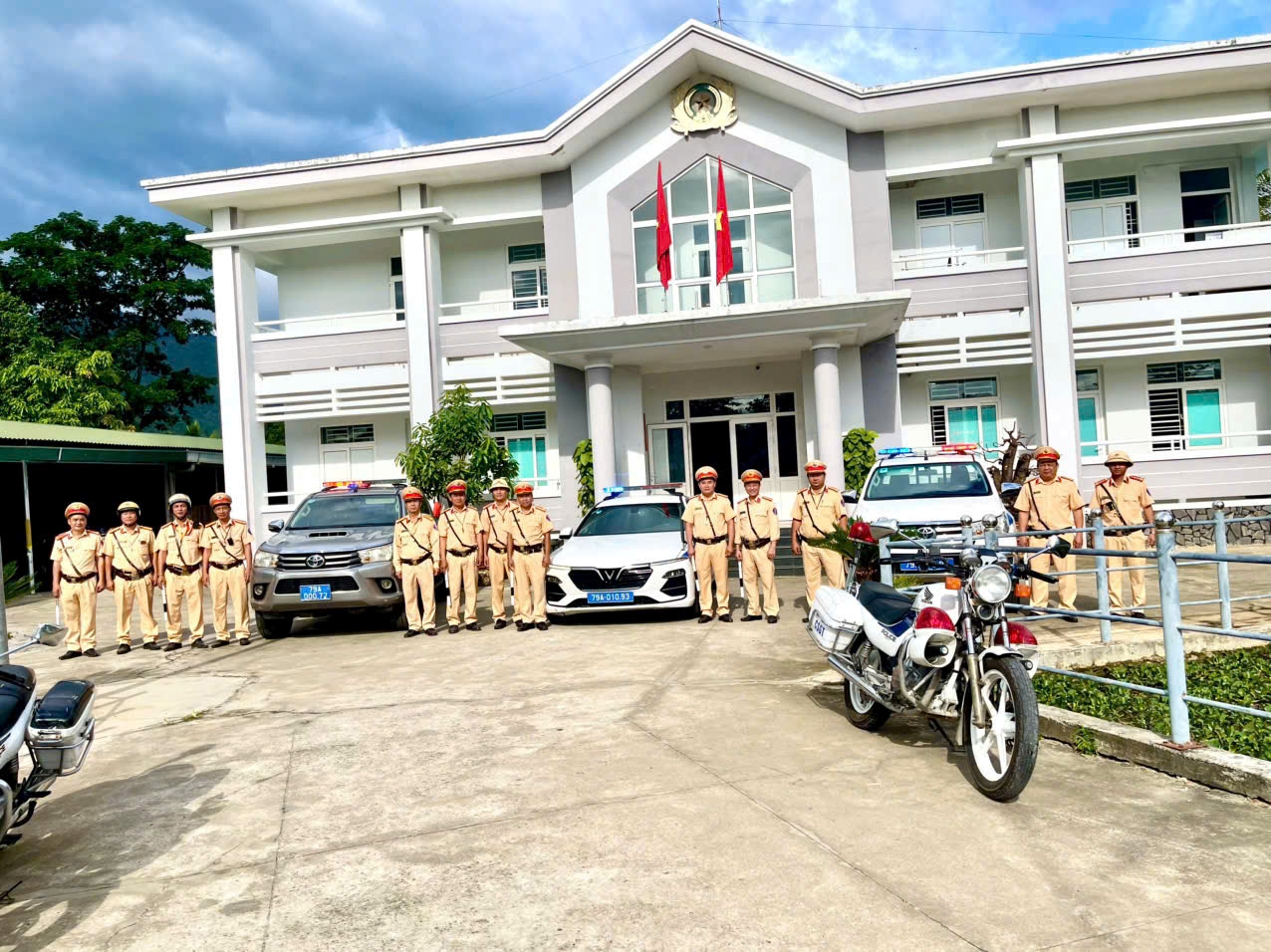 Phòng Cảnh sát giao thông Công an tỉnh Khánh Hòa tổ chức ra quân “tổng kiểm soát, xử lý vi phạm về trật tự, an toàn giao thông đường bộ”