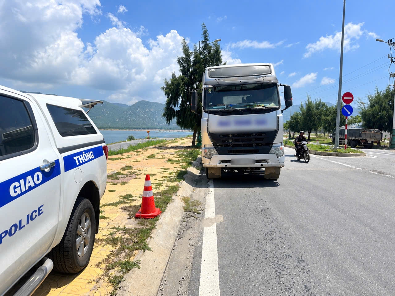 Tăng cường kiểm tra, xử lý xe vận chuyển vật liệu xây dựng