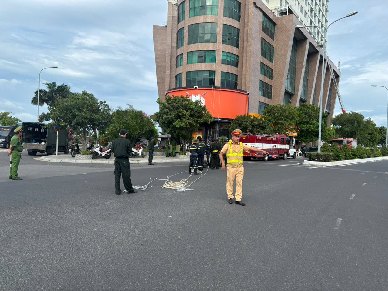 Phòng Cảnh sát giao thông triển khai lực lượng bảo đảm trật tự, an toàn giao thông phục vụ thực tập phương án chữa cháy, cứu nạn, cứu hộ