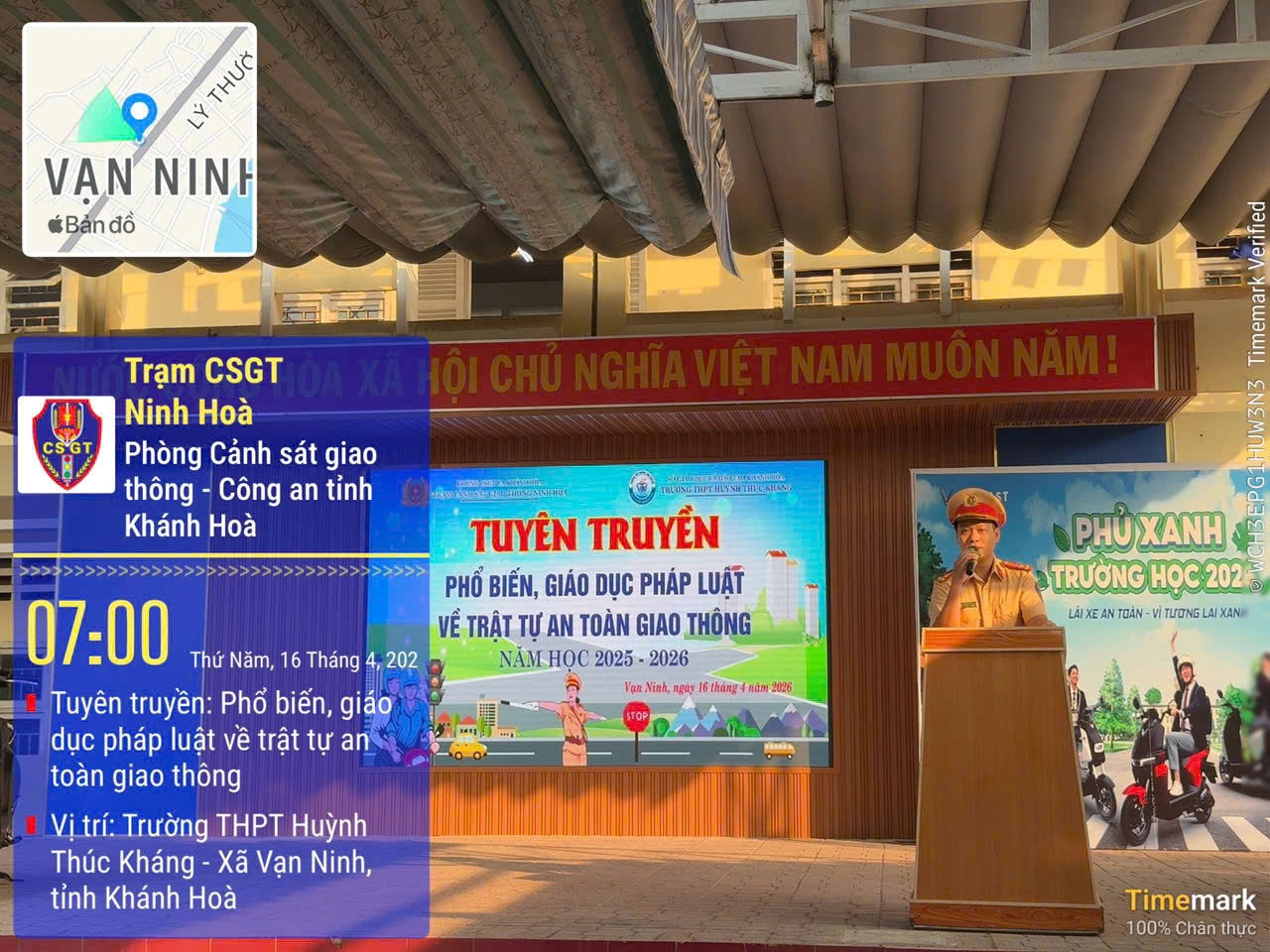 Tuyên truyền an toàn giao thông cho học sinh tại Trường THPT Huỳnh Thúc Kháng, xã Vạn Ninh