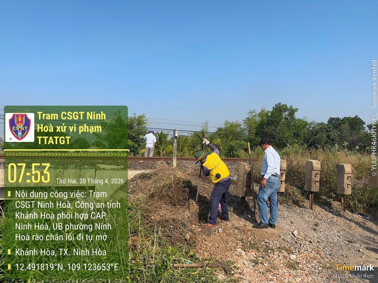 Phòng Cảnh sát giao thông Công an tỉnh Khánh Hòa tiếp tục triển khai đóng lối đi tự mở qua tuyến đường sắt