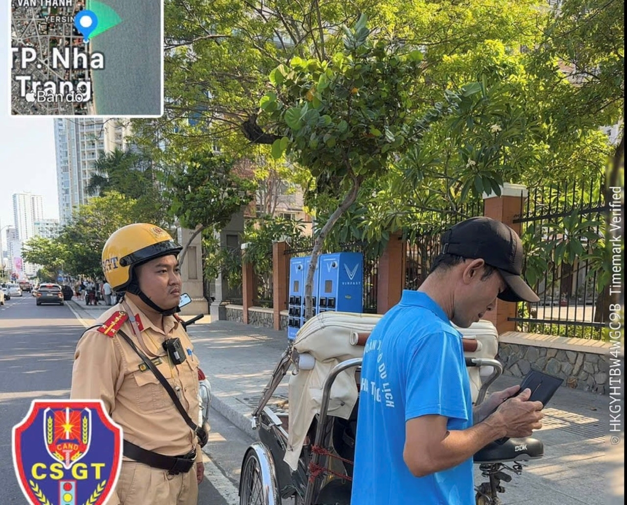 Phòng Cảnh sát giao thông tăng cường tuyên truyền và xử lý người lái xích lô vi phạm