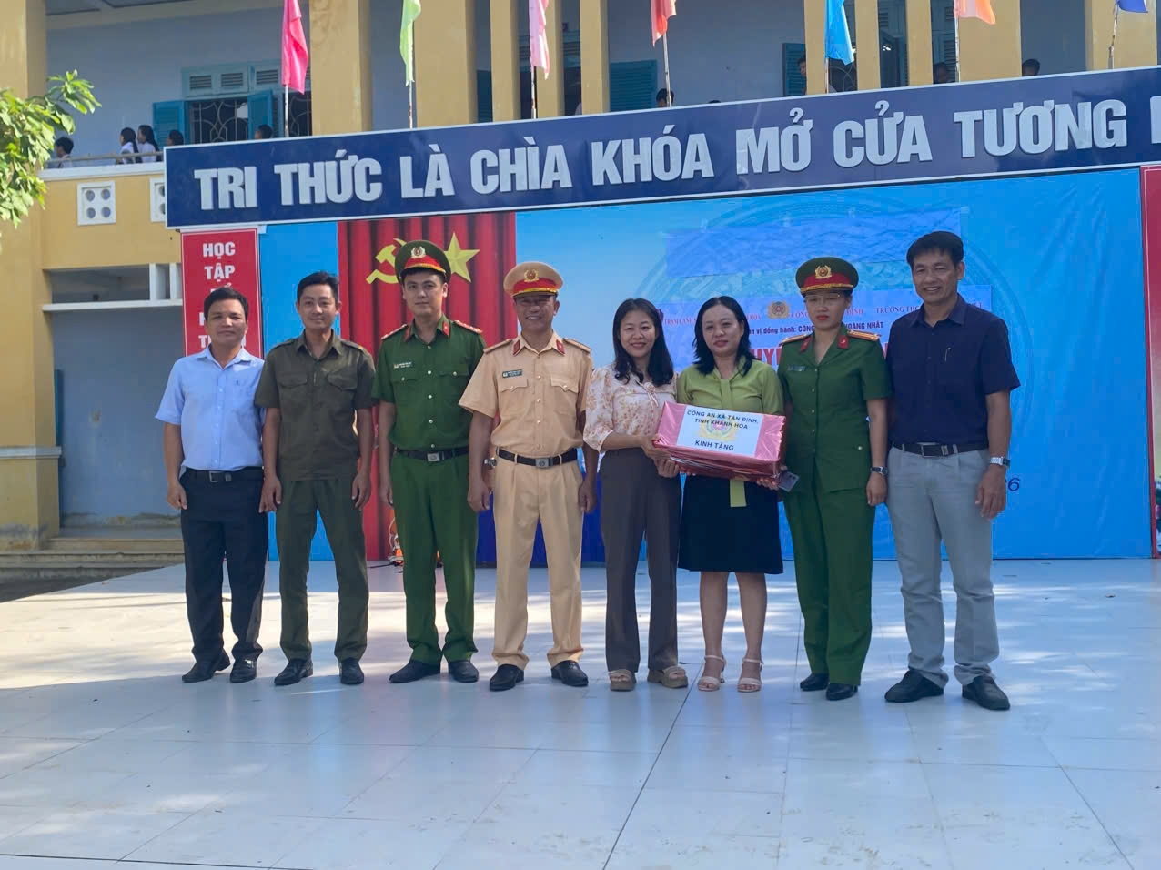 Tuyên truyền, phổ biến pháp luật về trật tự an toàn giao thông tại trường THCS Quang Trung và Lý Thường Kiệt