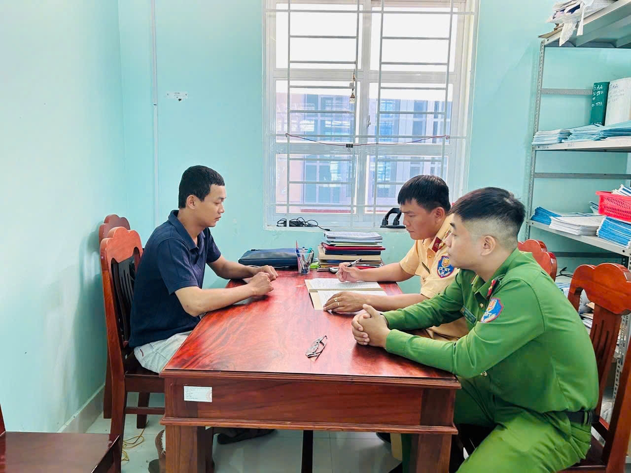 Phòng Cảnh sát giao thông tăng cường tuyên truyền đối với các cơ sở sửa chữa xe mô tô, gắn máy