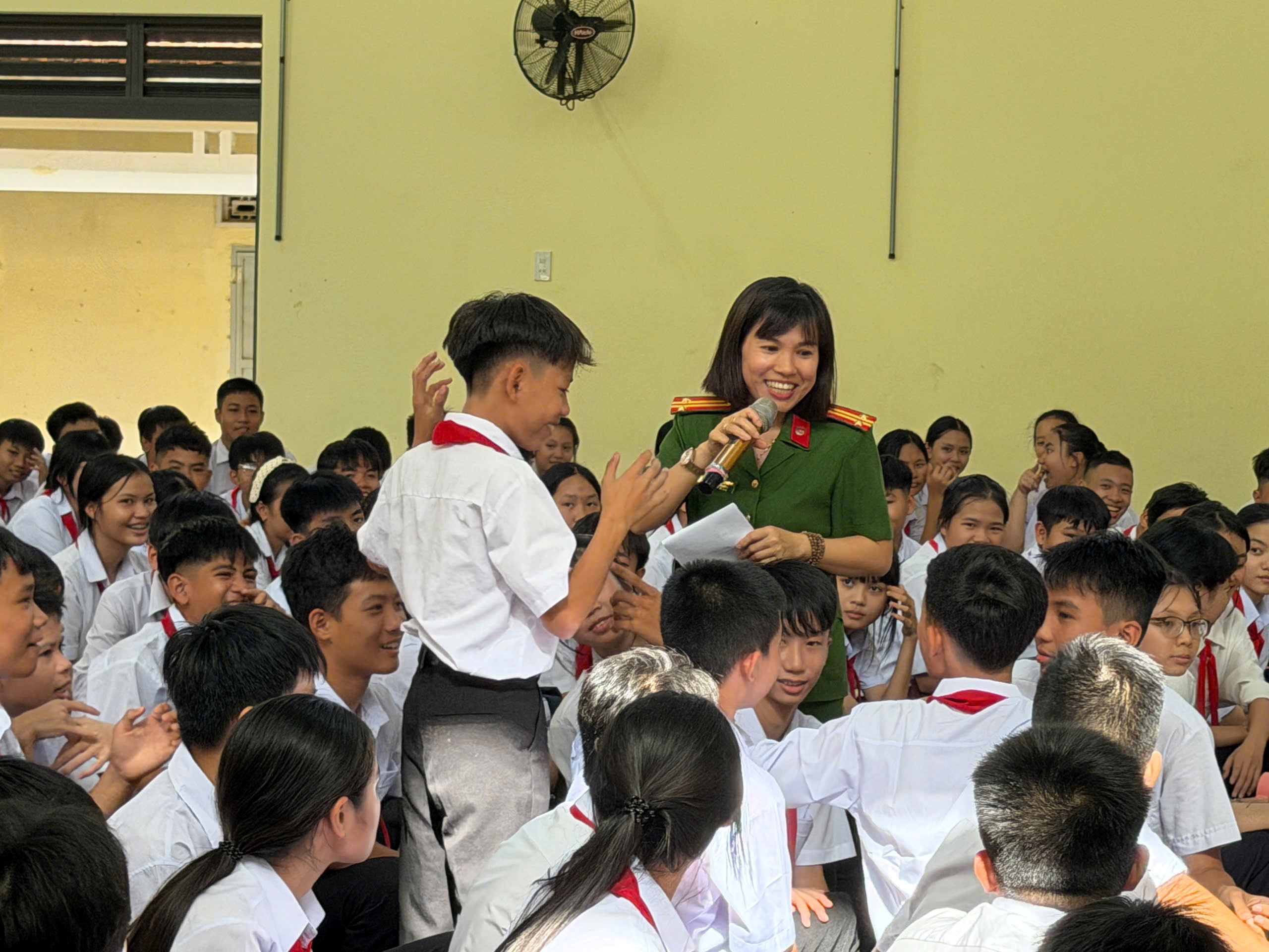 Phòng Kỹ thuật hình sự tổ chức chương trình tuyên truyền pháp luật với chủ đề “Sử dụng xe điện đúng quy định của pháp luật”