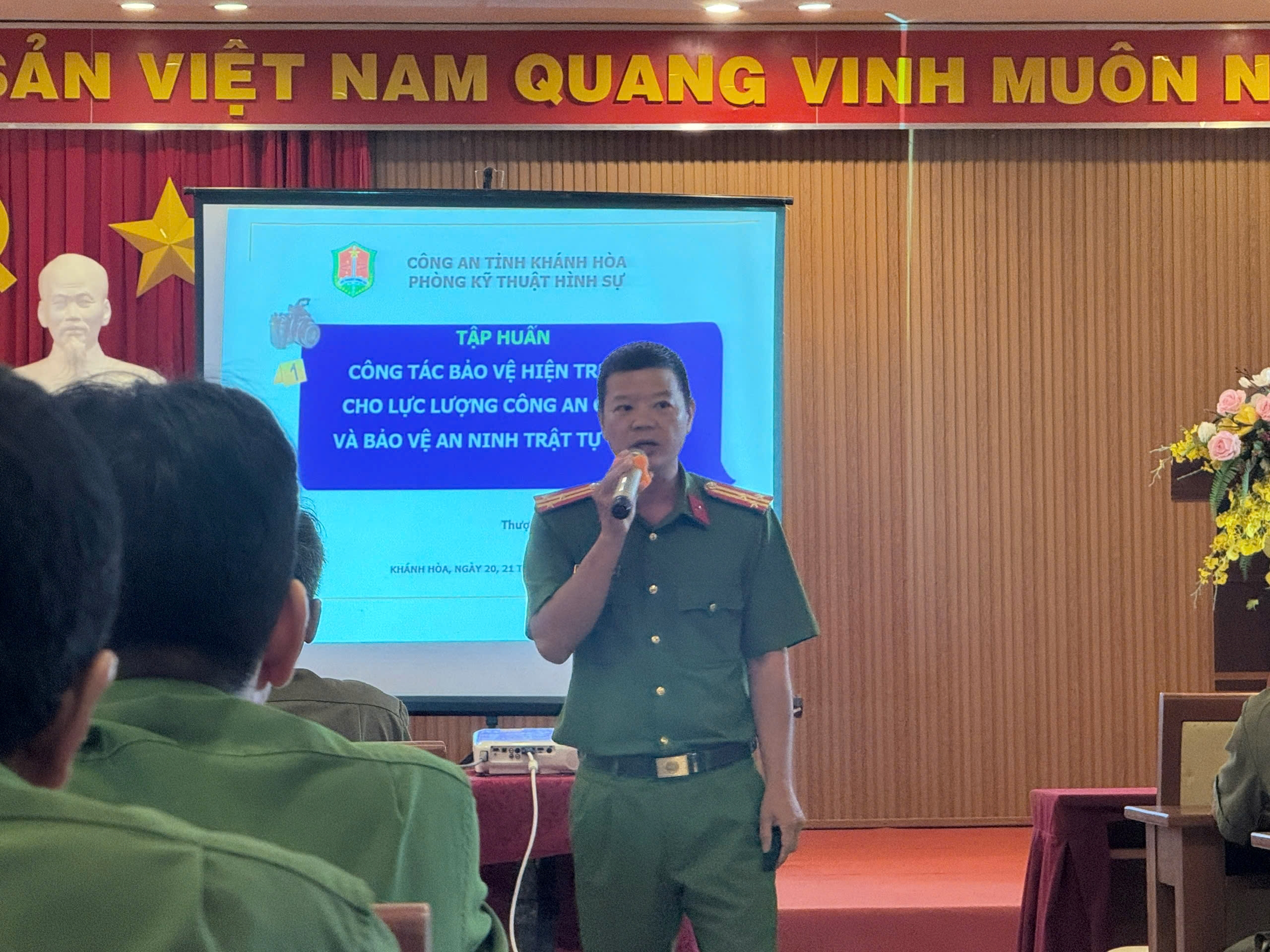 Phòng Kỹ thuật hình sự tổ chức tập huấn kiến thức pháp luật, nghiệp vụ “Bảo vệ hiện trường các vụ án, vụ việc hình sự” cho lực lượng Công an xã và lực lượng bảo vệ an ninh trật tự cơ sở.