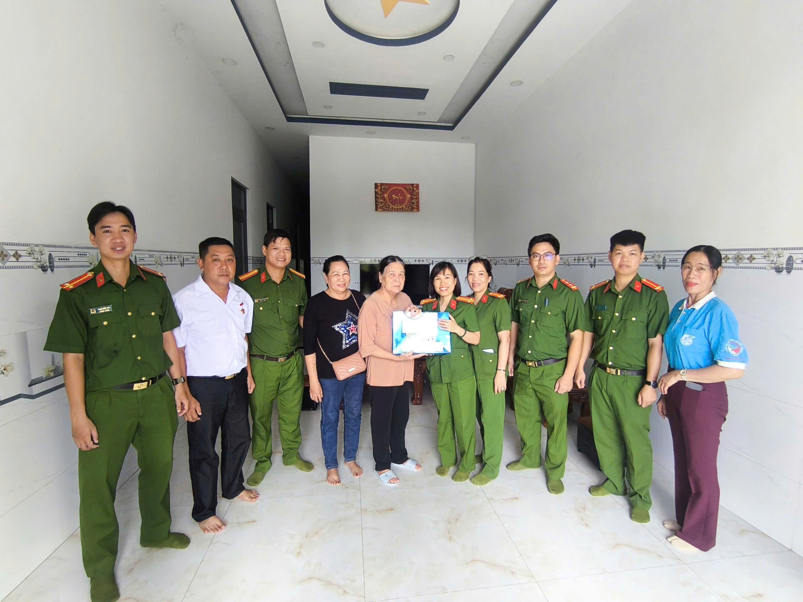 Hội Phụ nữ Phòng Kỹ thuật hình sự - Công an tỉnh Khánh Hòa tổ chức hoạt động nhân kỷ niệm 79 năm Ngày Thương binh - Liệt sĩ (27/7/1947 - 27/7/2026)