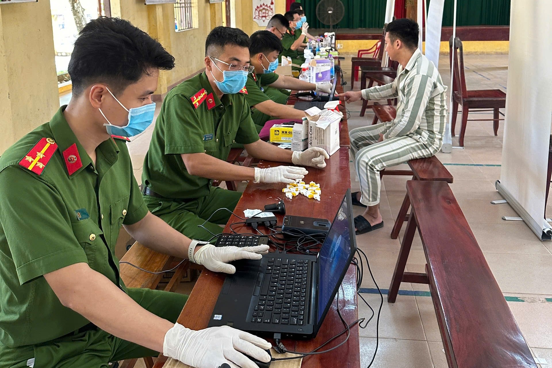 Phòng Kỹ thuật hình sự: Tiếp tục triển khai thu mẫu sinh phẩm phục vụ mở rộng tàng thư gen tội phạm quốc gia