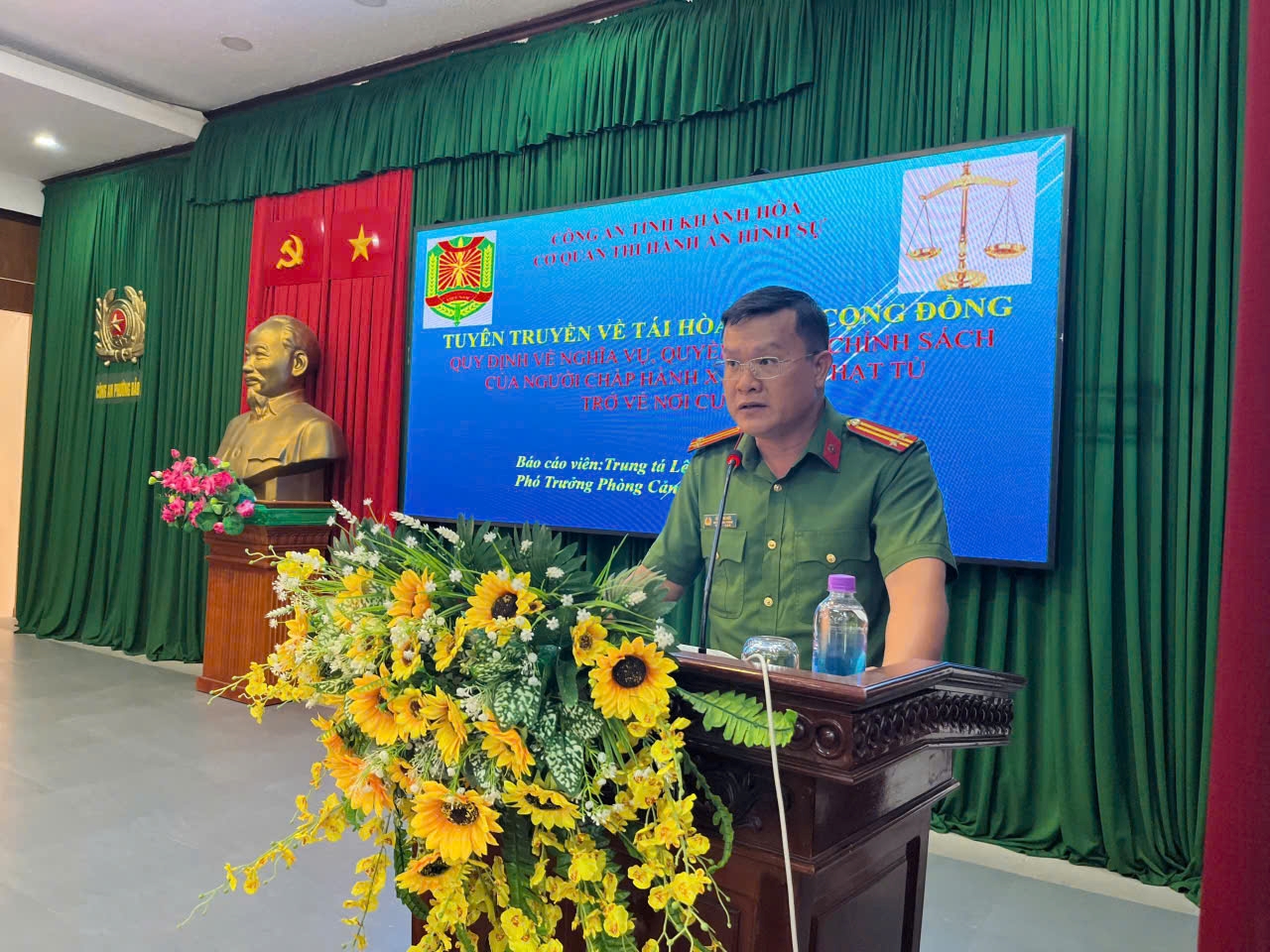 Cơ quan thi hành án hình sự Công an tỉnh Khánh Hòa tổ chức tuyên truyền pháp luật, hỗ trợ tái hòa nhập cộng đồng và tư vấn việc làm cho người chấp hành xong án phạt tù tái hoà nhập cộng đồng