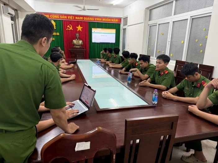 Nâng cao nhận thức Nghị quyết Trung ương 2 và Nghị quyết Trung ương 3 khóa XIV cho 100% chiến sĩ nghĩa vụ trên nền tảng Bình dân học vụ số CAND