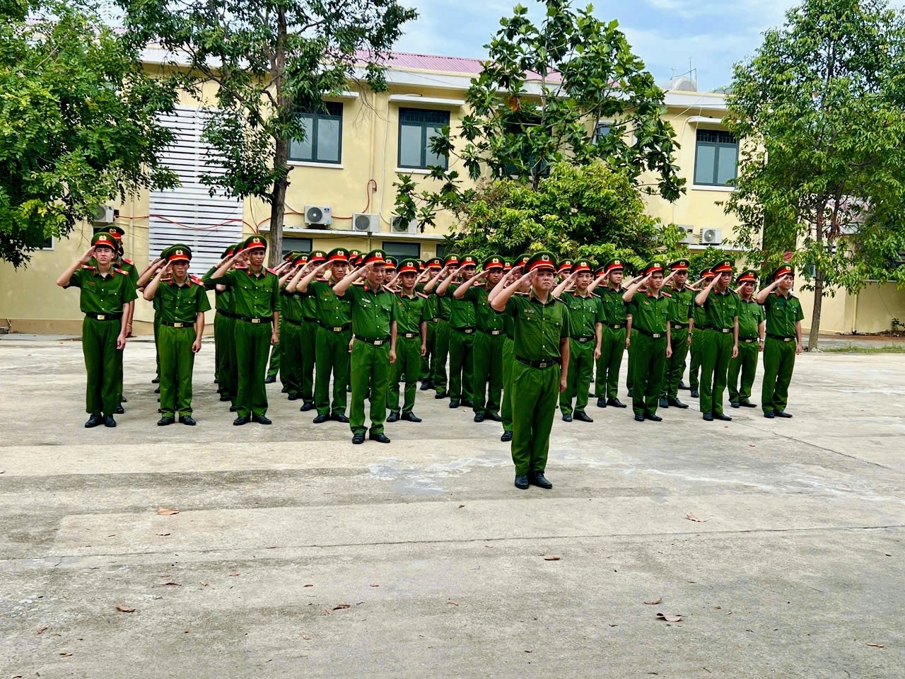 Trại Tạm giam số 1 Công an tỉnh siết chặt kỷ cương, nâng cao bản lĩnh chiến đấu qua đợt tập huấn điều lệnh, quân sự, võ thuật năm 2026