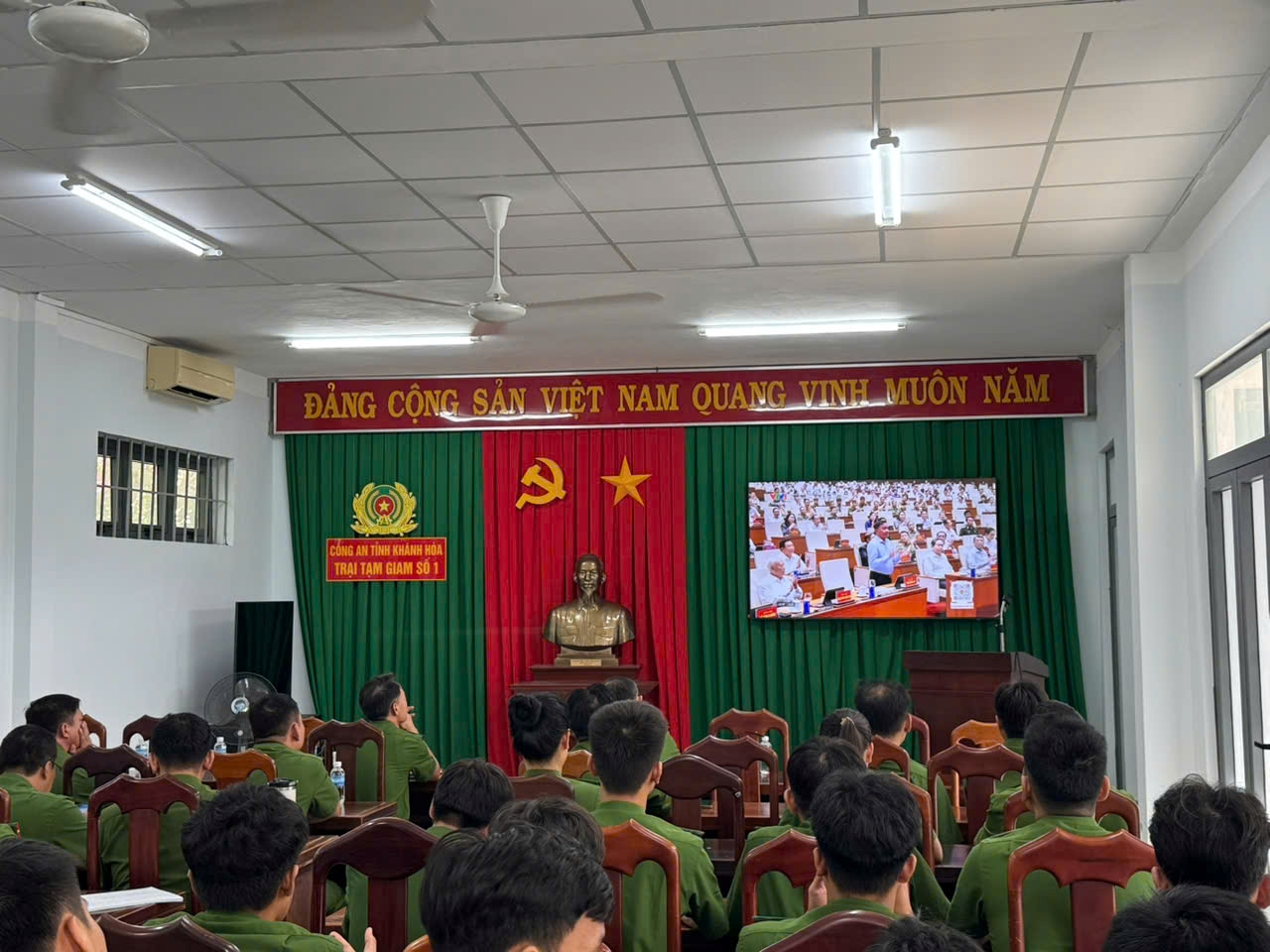 Trại Tạm giam số 1 Công an tỉnh Khánh Hòa tổ chức Hội nghị nghiên cứu, học tập, quán triệt và triển khai thực hiện Nghị quyết Hội nghị lần thứ ba Ban Chấp hành Trung ương Đảng khóa XIV