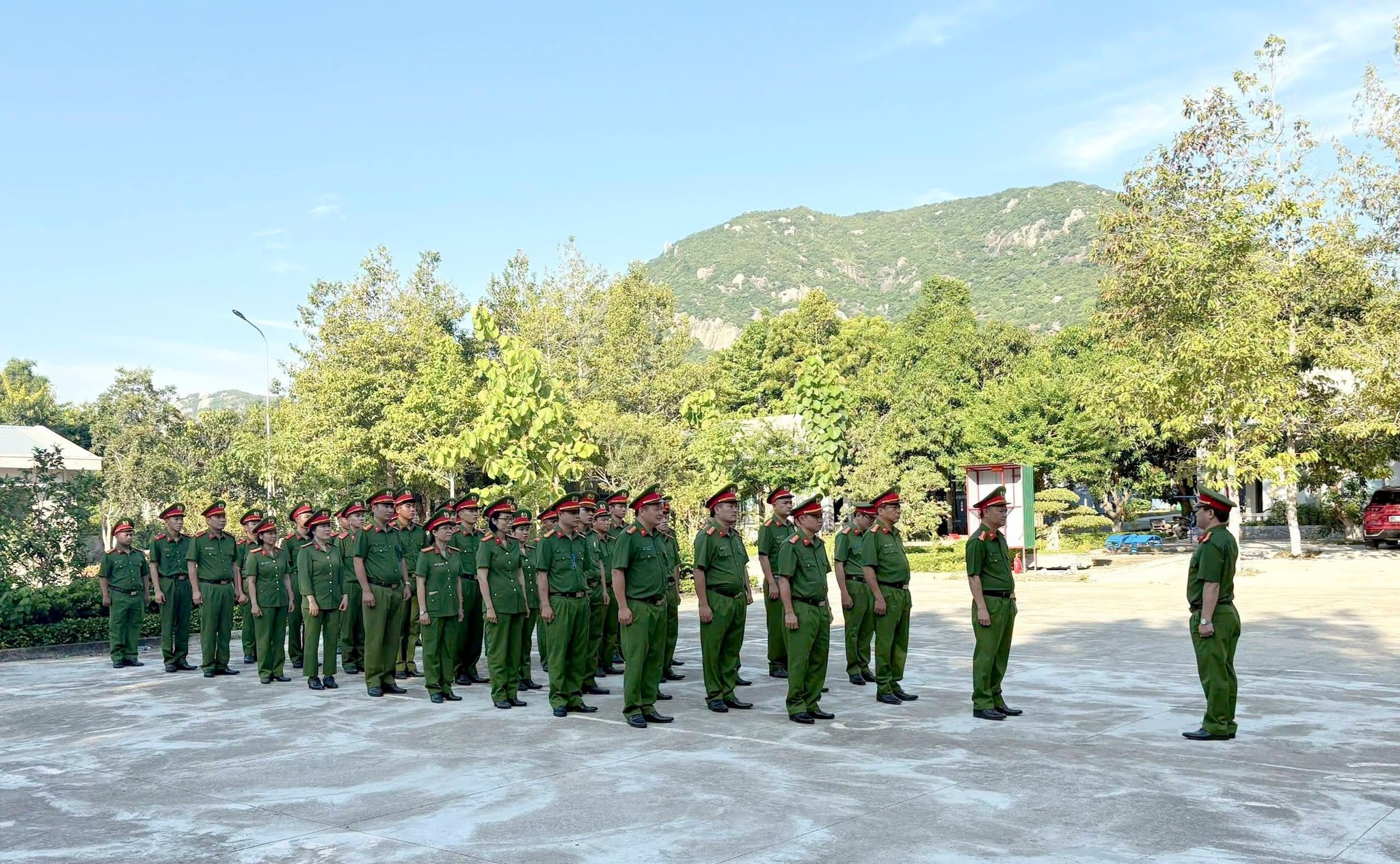 Khí thế mới trong ngày chào cờ Tháng 8 đầy ý nghĩa