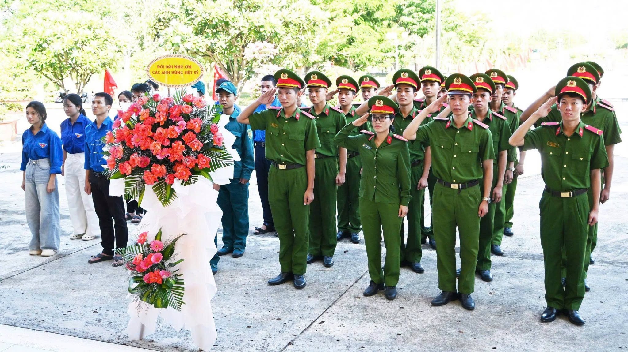 Đoàn cơ sở Trại tạm giam số 2 ra quân Ngày Chủ nhật xanh, tổ chức hoạt động tri ân nhân kỷ niệm 79 năm Ngày Thương binh - Liệt sĩ