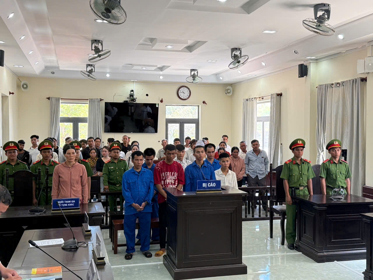 Bảo vệ an toàn tuyệt đối phiên tòa xét xử vụ án Hình sự sơ thẩm “Tổ chức sử dụng trái phép chất ma túy” và “Mua bán trái phép chất ma túy”