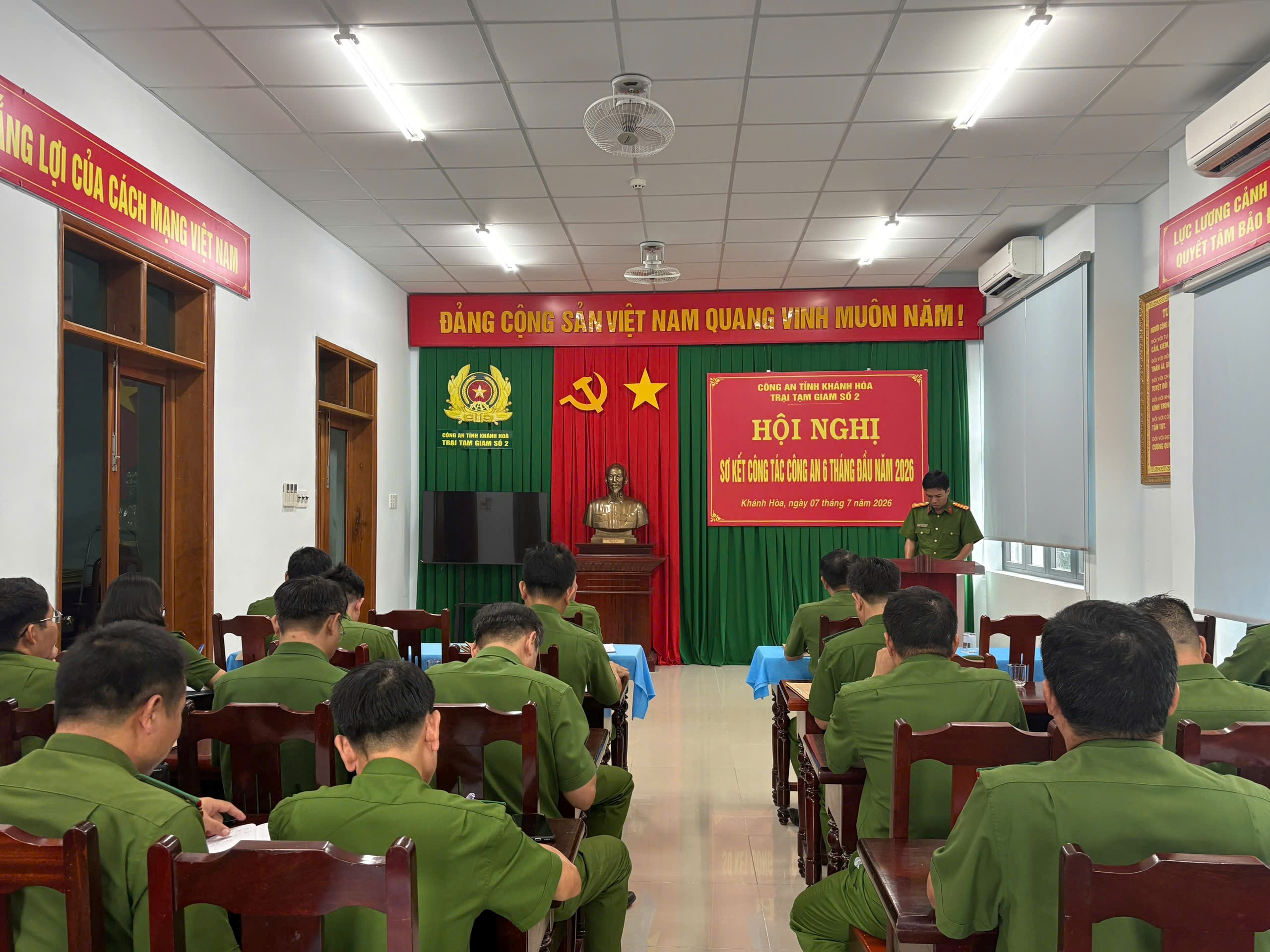 Trại tạm giam số 2 tổ chức Hội nghị sơ kết công tác công an 6 tháng đầu năm 2026
