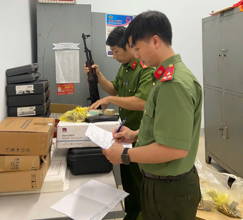 Tăng cường công tác quản lý, bảo dưỡng và thu gom vũ khí, công cụ hỗ trợ