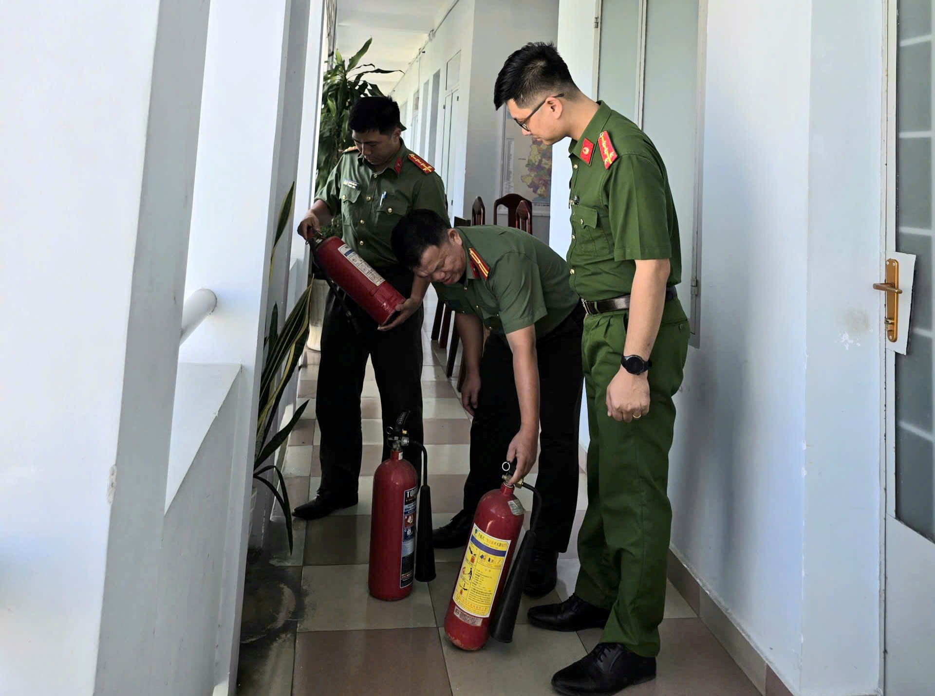 Tăng cường đảm bảo an toàn phòng cháy, chữa cháy và cứu nạn, cứu hộ tại trụ sở Phòng Hậu cần - Công an tỉnh Khánh Hòa