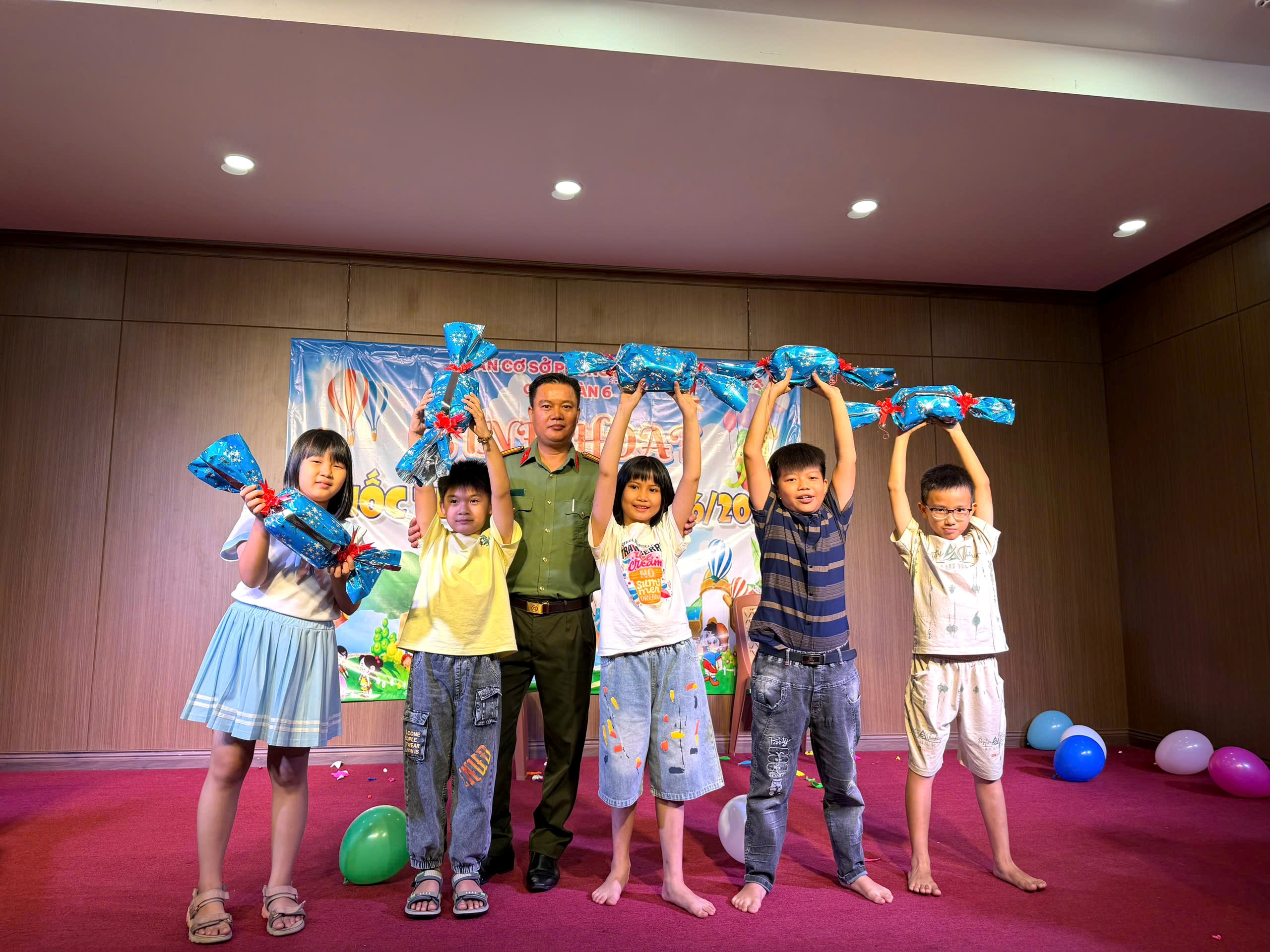 Chi đoàn 6 Đoàn cơ sở Phòng Hậu cần tổ chức hoạt động vui chơi cho con em cán bộ, chiến sĩ, công nhân viên nhân Tháng hành động vì trẻ em năm 2026