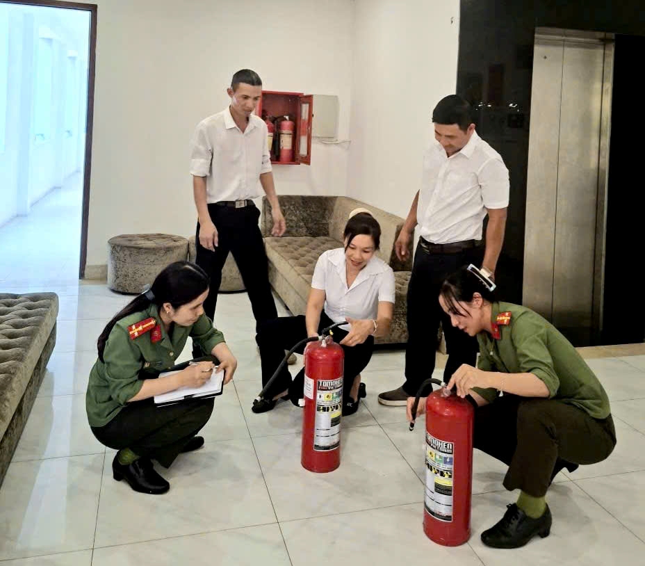 Tăng cường kiểm tra, hướng dẫn công tác bảo đảm an toàn PCCC và CNCH tại Nhà nghỉ dưỡng 378