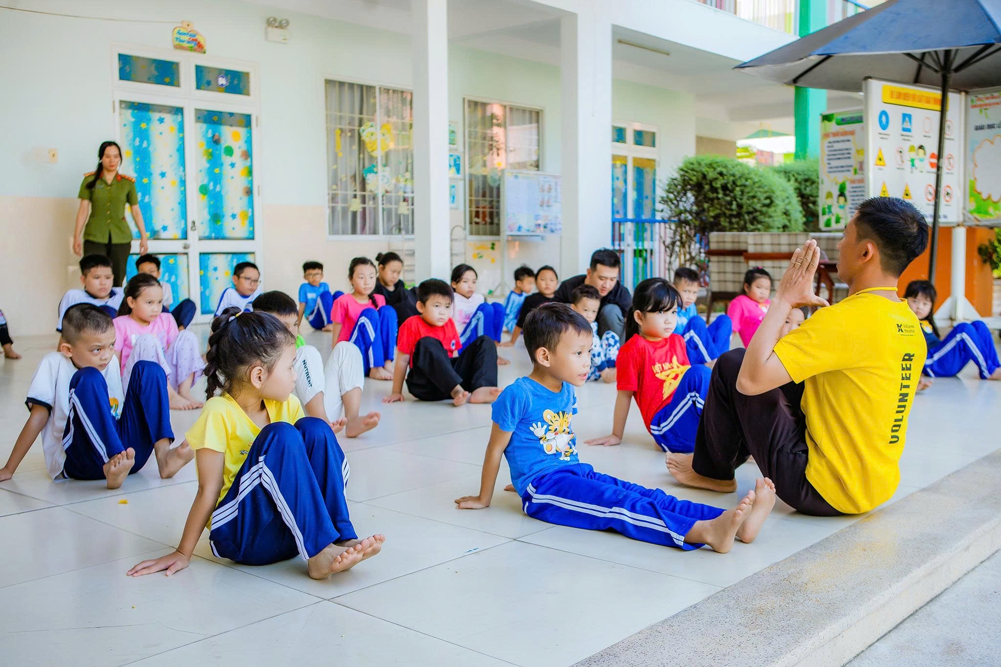 Đoàn Thanh niên, Hội Phụ nữ Phòng Hậu cần - Công an tỉnh Khánh Hòa tổ chức khai mạc 03 lớp bơi miễn phí hè năm 2026