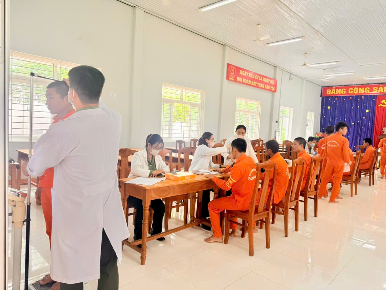 Bệnh xá 2 - Phòng Hậu cần tổ chức khám sức khỏe định kỳ cho người cai nghiện tại Cơ sở cai nghiện ma tuý số 2