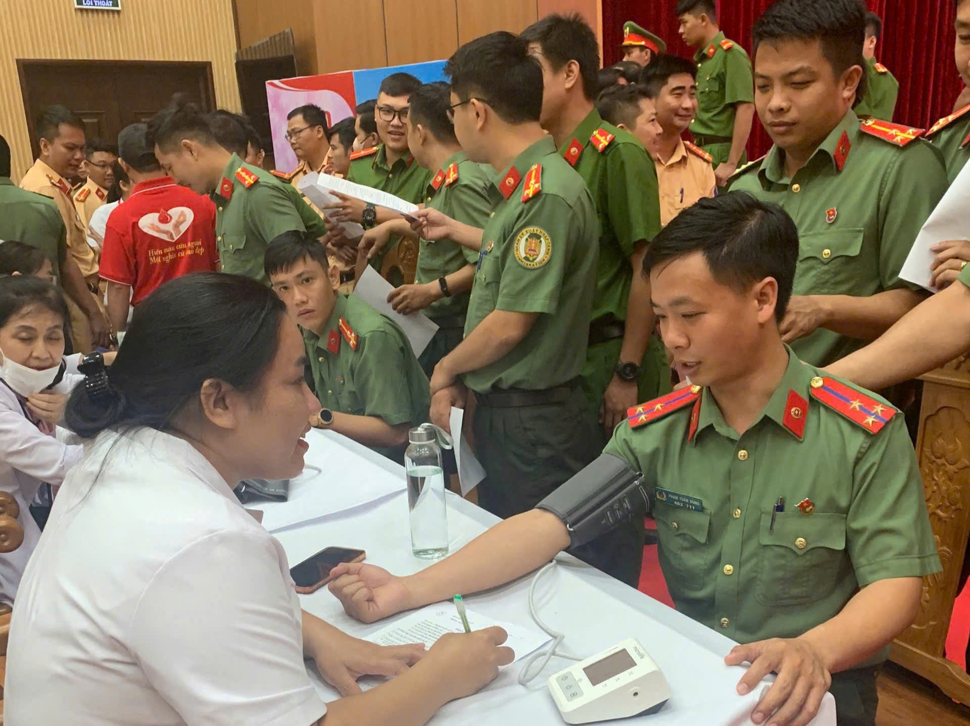 Gương đoàn viên xung kích trong phong trào hiến máu tình nguyện cứu người