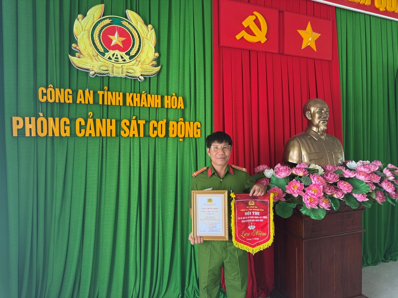 Đồng chí Trung tá Nguyễn Hữu Định đạt giải Ba Hội thi lái xe giỏi, lái xe an toàn năm 2026